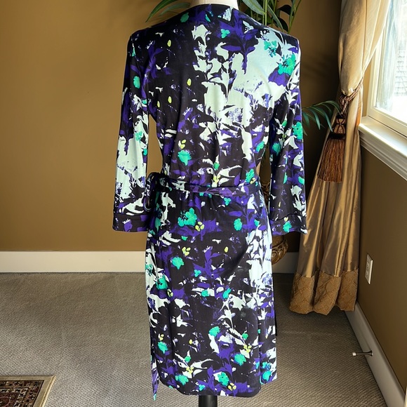 Diane von Furstenberg Wrap Dress, Size 10 - Picture 5 of 9